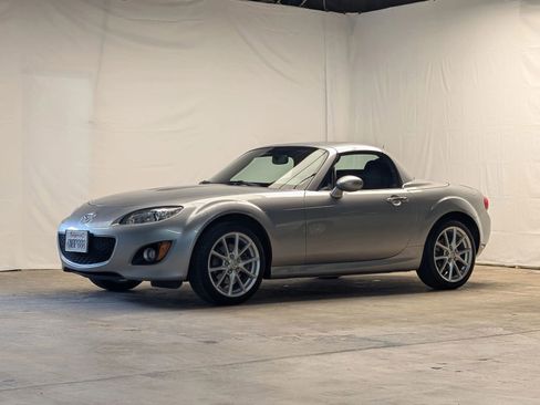 Used 2010 MAZDA MX-5 Miata Grand Touring w/ Premium Pkg image 3