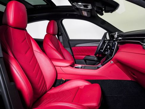 Certified 2023 Maserati Grecale Trofeo image 15