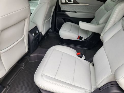 New 2026 Ford Explorer Platinum w/ LUX Leather Package AWD/4WD image 24
