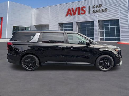 Used 2025 Kia Carnival FWD image 5