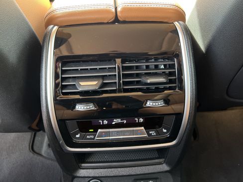Used 2020 BMW X7 xDrive40i w/ Premium Package AWD/4WD image 40
