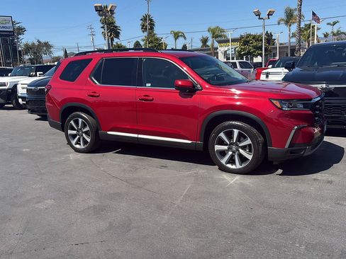 Used 2025 Honda Pilot Elite image 2