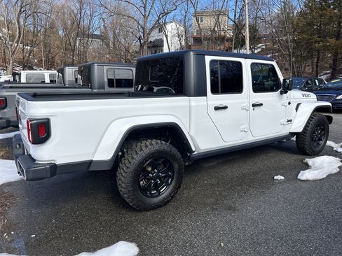Certified 2021 Jeep Gladiator Willys image 2