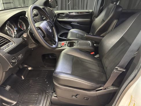 Used 2016 Dodge Grand Caravan SXT image 15