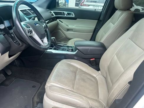 Used 2015 Ford Explorer Limited w/ Equipment Group 301A AWD/4WD image 8