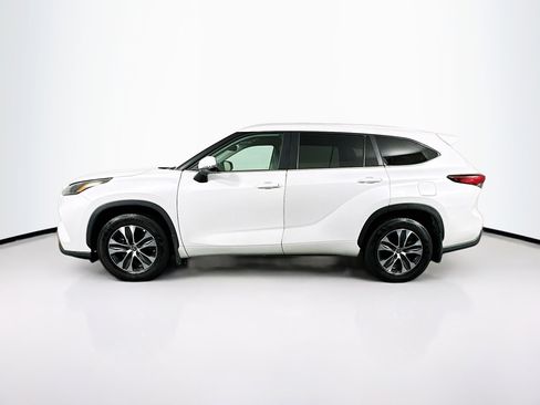 Used 2023 Toyota Highlander XLE image 4