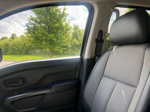 Used 2017 Nissan Titan 4x4 Crew Cab image 13