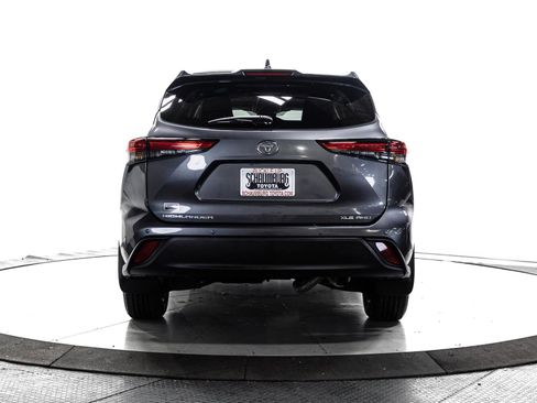 Certified 2023 Toyota Highlander XLE image 11