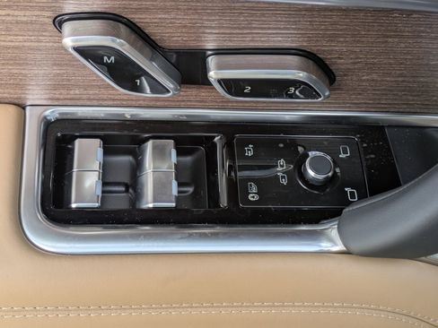 New 2026 Land Rover Range Rover Long Wheelbase SE AWD/4WD image 21