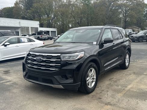 Used 2025 Ford Explorer Active image 3