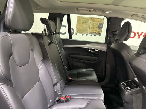Used 2025 Volvo XC90 B5 Core AWD/4WD image 13