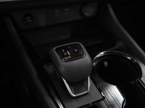 Used 2024 Nissan Rogue SV w/ SV Premium Package image 23