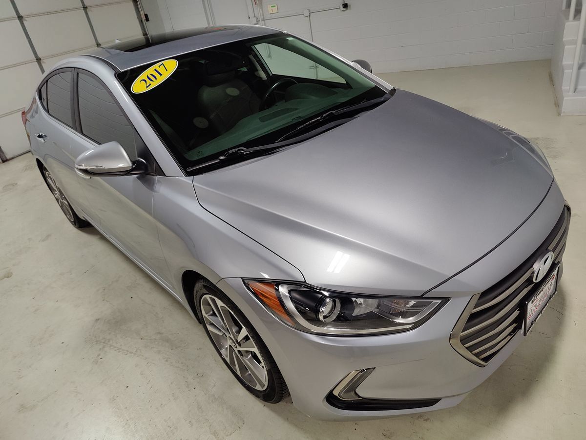 Used 2017 Hyundai Elantra Limited w/ Limited Tech Package 04 FWD image 2