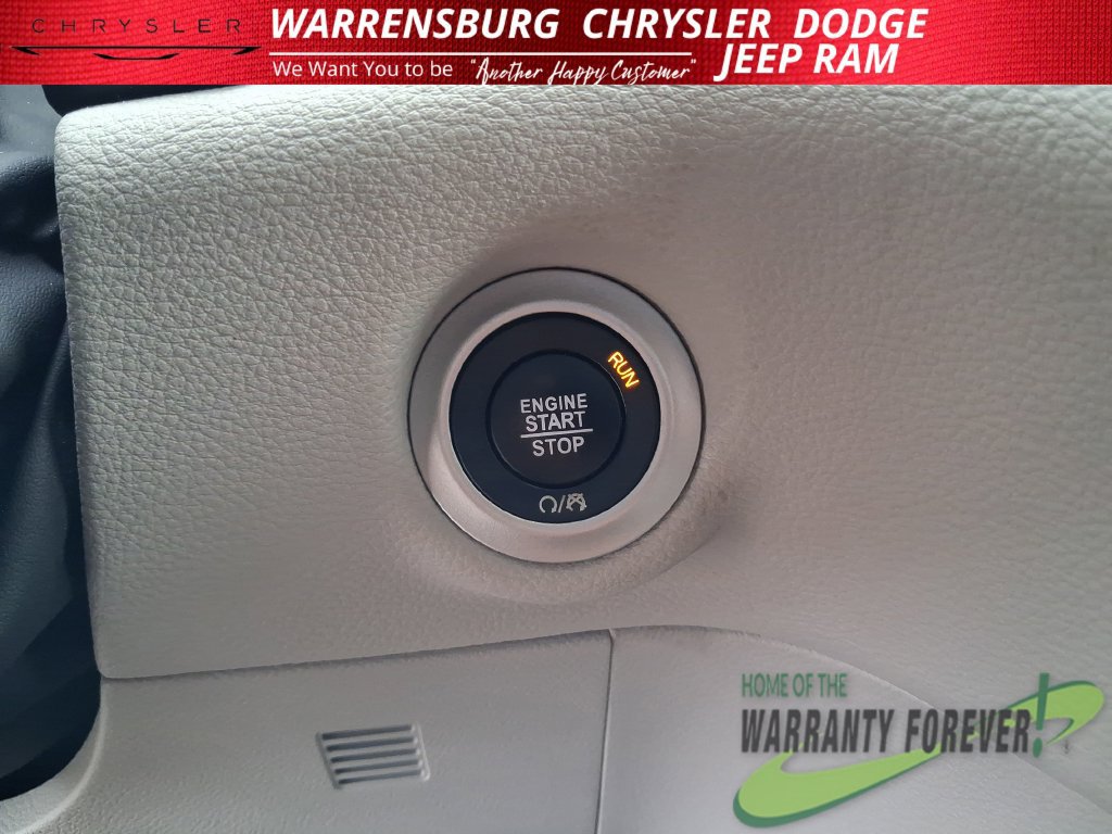 Used 2023 Chrysler Pacifica Touring-L FWD image 28