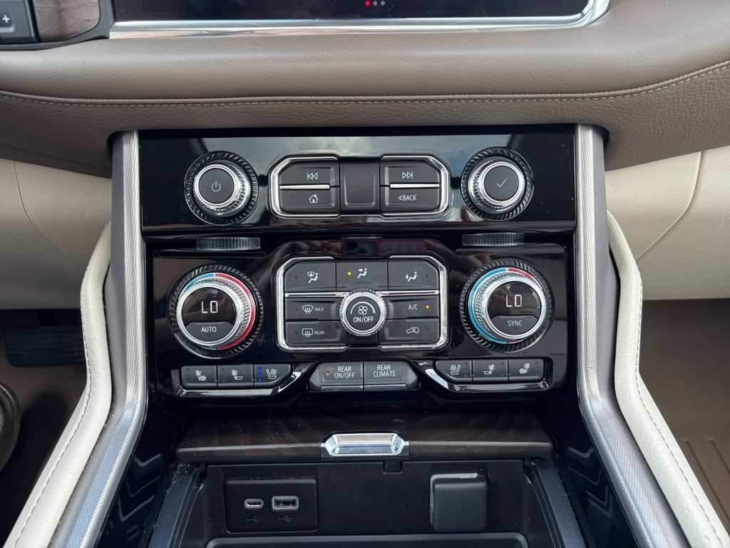 Used 2022 GMC Yukon XL Denali w/ Denali Reserve Package AWD/4WD image 27