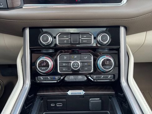 Used 2022 GMC Yukon XL Denali w/ Denali Reserve Package AWD/4WD image 27