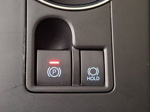 Used 2021 Toyota Highlander LE image 23