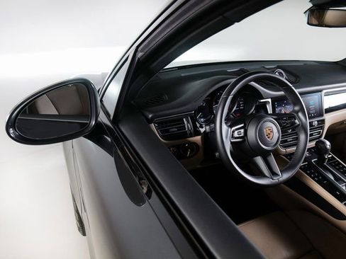 Certified 2023 Porsche Macan image 27