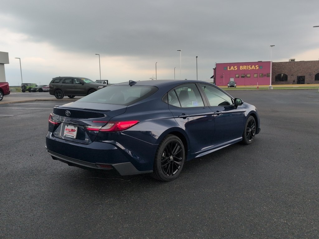 Used 2025 Toyota Camry SE FWD image 7