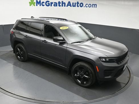 Used 2023 Jeep Grand Cherokee Altitude AWD/4WD image 3