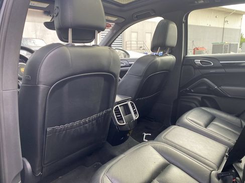 Used 2016 Porsche Cayenne AWD/4WD image 5