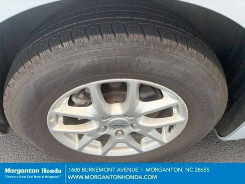 Used 2024 Chrysler Pacifica Touring-L FWD image 11