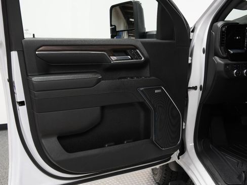 Used 2024 GMC Sierra 2500 SLT w/ SLT Convenience Package image 23