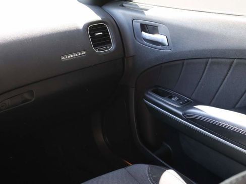 Used 2022 Dodge Charger SXT RWD image 16
