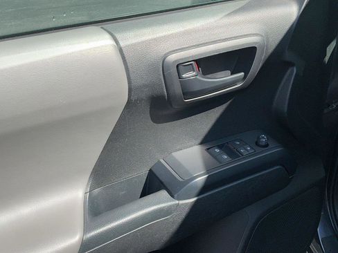 Used 2022 Toyota Tacoma SR image 14