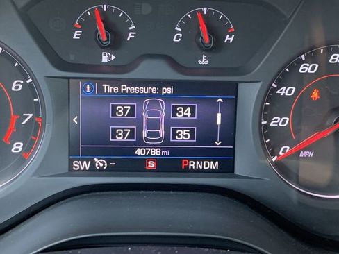 Used 2021 Chevrolet Camaro LT w/ RS Package image 18