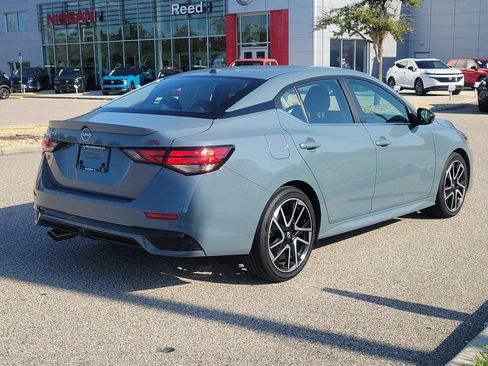 Certified 2025 Nissan Sentra SR FWD image 5