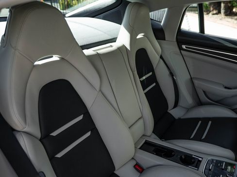 Used 2021 Porsche Panamera image 35