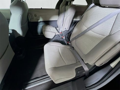 Certified 2024 Toyota Sienna LE image 22