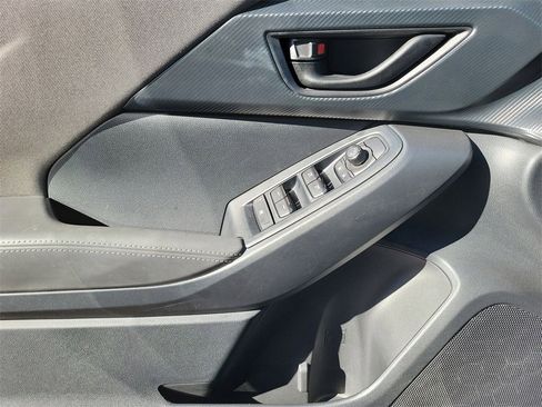 Used 2025 Subaru Crosstrek 2.0i Premium image 15