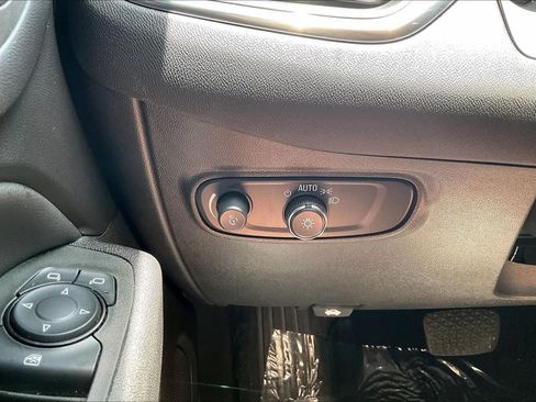 Used 2024 Chevrolet Equinox LT w/ LPO, Floor Liner Package FWD image 32