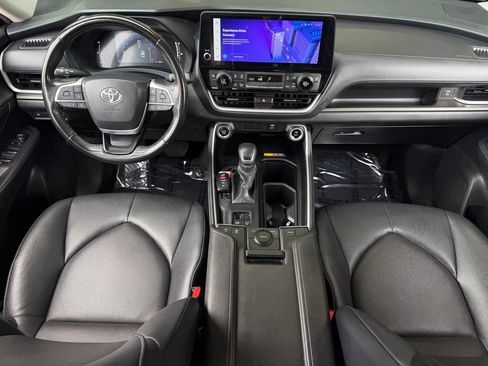 Certified 2024 Toyota Grand Highlander FWD image 17