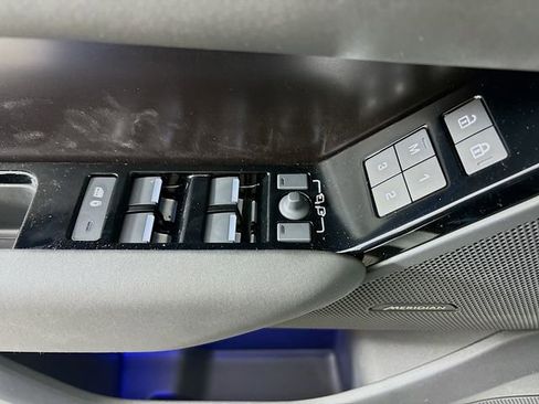 New 2026 Land Rover Range Rover Velar Dynamic SE AWD/4WD image 19