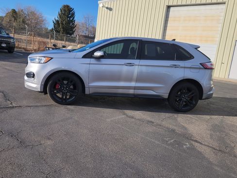 Certified 2022 Ford Edge ST w/ Equipment Group 401A image 6
