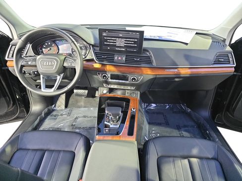 Used 2023 Audi Q5 2.0T Premium w/ Convenience Package image 9