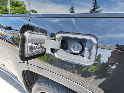 Used 2023 Jeep Grand Cherokee L Laredo AWD/4WD image 12