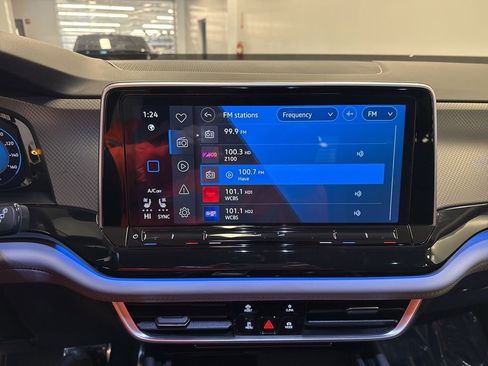 Used 2025 Volkswagen Atlas Peak Edition SE image 26