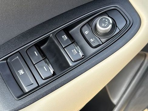 Used 2025 Subaru Outback Premium image 21