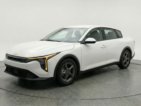 Used 2025 Kia K4 FWD image 3