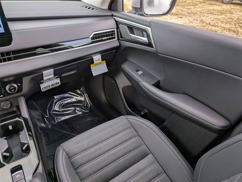 New 2026 Mitsubishi Outlander SE image 18