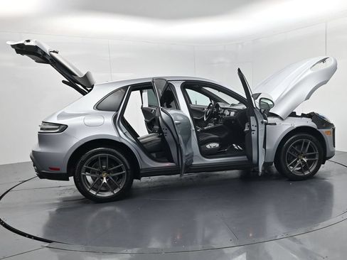 Used 2024 Porsche Macan AWD/4WD image 70