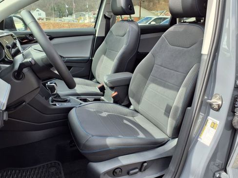 New 2024 Volkswagen Taos SE image 4