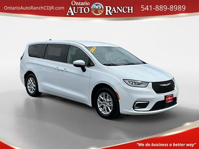 Used 2023 Chrysler Pacifica Touring-L