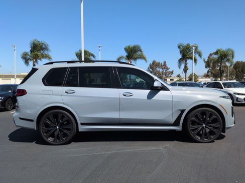 Certified 2024 BMW X7 xDrive40i w/ M Sport Package AWD/4WD image 11