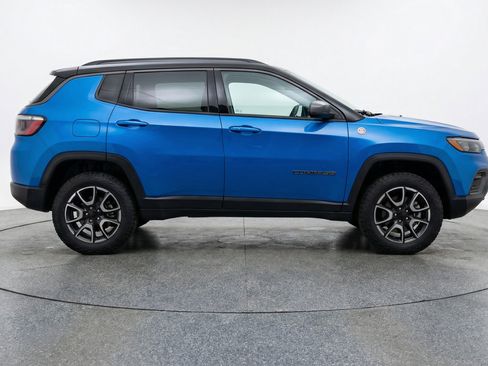 Used 2025 Jeep Compass Trailhawk AWD/4WD image 11
