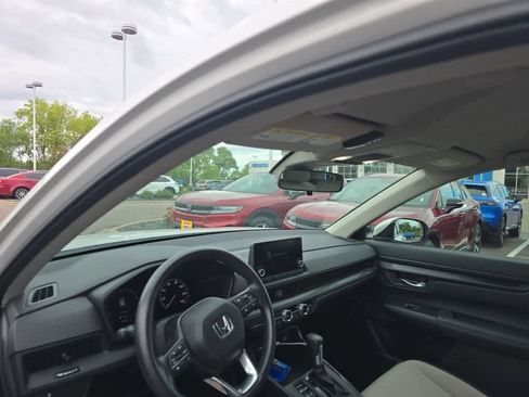 Used 2024 Honda CR-V LX image 8